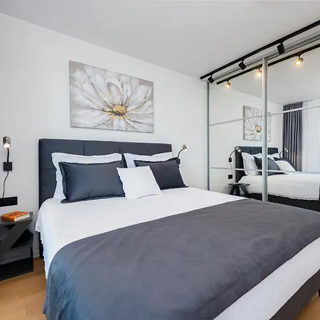 Apartment Mirabilis *
