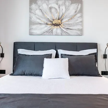 Apartment Mirabilis